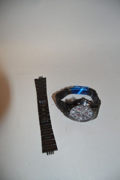 GUCCI GUCCI

Montre bracelet d'homme modèle "G25 TIMELESS Chrono" 42mm en acier noirci...