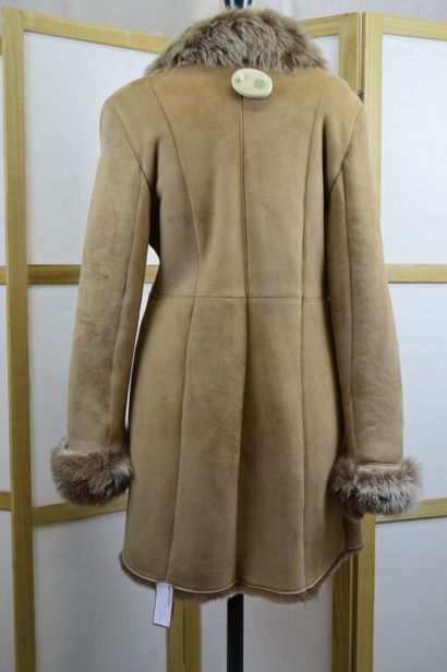 null PELLESSIMO 

Manteau ¾ en peau lainé en fourrure (renard, marmotte, lapin) marron...