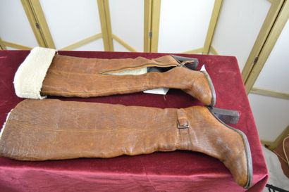 null MIU MIU

Paire de bottes hautes à talon en cuir marron, intérieur en laine

Taille...