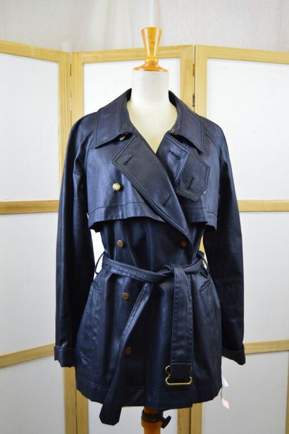 null YVES SAINT LAURENT, Rive Gauche. 

Trench court en toile enduite anthracite....