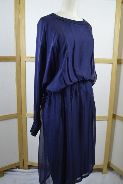 null LANVIN, Paris. 

Collection 291.

Robe à manches longues en jersey bleu nuit...