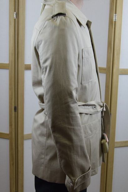 null DIOR

Saharienne d'homme en toile beige avec ceinture

Taille 48