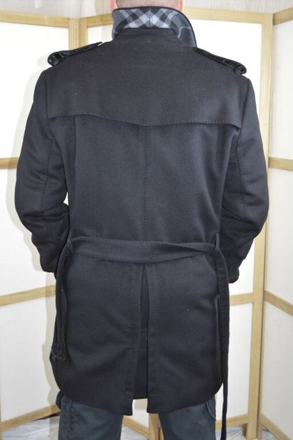 null BURBERRY LONDON

Trench d'homme en lainage noir avec ceinture

Taille 54