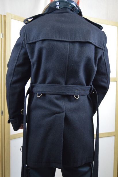 null BURBERRY BRIT

Manteau d'homme ¾ en lainage noir

Taille anglaise XL (pour indication...