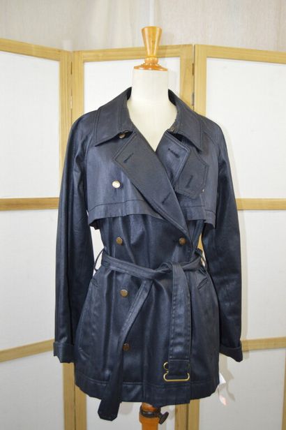 null YVES SAINT LAURENT, Rive Gauche. 

Trench court en toile enduite anthracite....