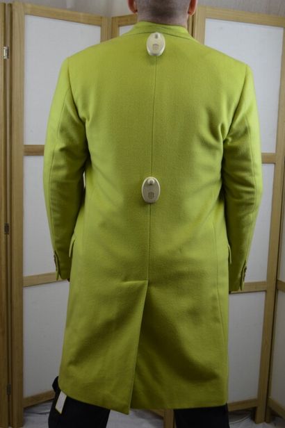 null HERMES, Made in Italy

Manteau long d'homme en cachemire vert anis

Taille ...