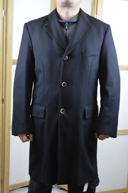 null BALMAIN

Manteau d'homme ¾ en lainage noir

Taille 50