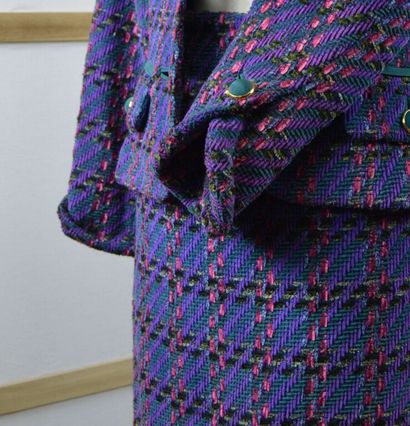 null NINA RICCI. Edition boutique. 

Tailleur veste et jupe en tweed violet, vert...