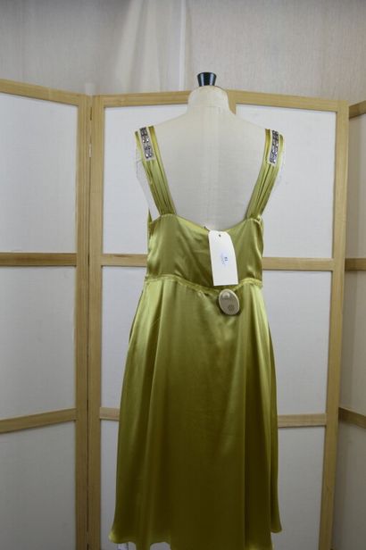 null CHLOE. 

(Australie, made in France) 

Robe de soirée nuisette en soie vert...