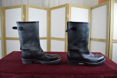 null HERMES, Made in Italy

Paire de bottes d'homme niveau mollet en cuir noir et...