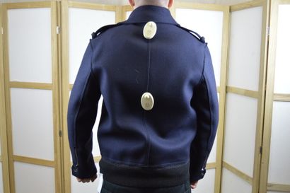 null LANVIN, Made in France

Blouson d'homme en lainage bleu marine, deux poches...