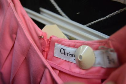 null CHRISTIAN DIOR PARIS

Robe ajustée à manche courte en coton et soie rose bonbon,...