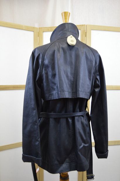 null YVES SAINT LAURENT, Rive Gauche. 

Trench court en toile enduite anthracite....