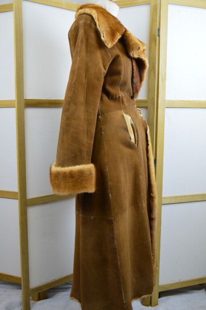 null SAM ROME

Manteau long peau lainé vison marron clair. 

Taille 36/38