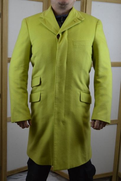 null HERMES, Made in Italy

Manteau long d'homme en cachemire vert anis

Taille ...