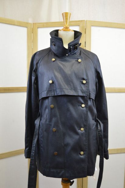 null YVES SAINT LAURENT, Rive Gauche. 

Trench court en toile enduite anthracite....