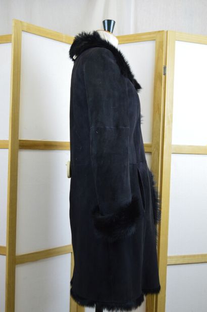 null JOSEPH

Manteau en peau lainée noire manche ¾ 

Taille 34 sur l'étiquette (taille...