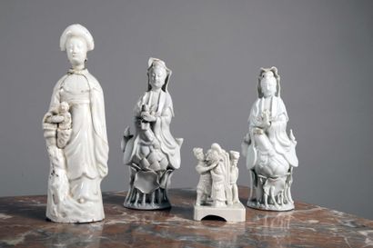 null Ensemble en porcelaine émaillée blanche, comprenant:

 Deux Guanyin formant...