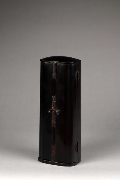 null JAPAN.

Portable altar called "Butsudan", in lacquered and gilded wood, two...
