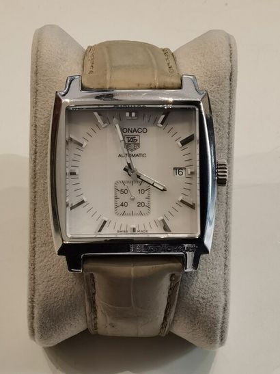 null TAG-HEUER. Modèle Monaco. MONTRE-BRACELET d'homme en acier, boîte carrée, verre...