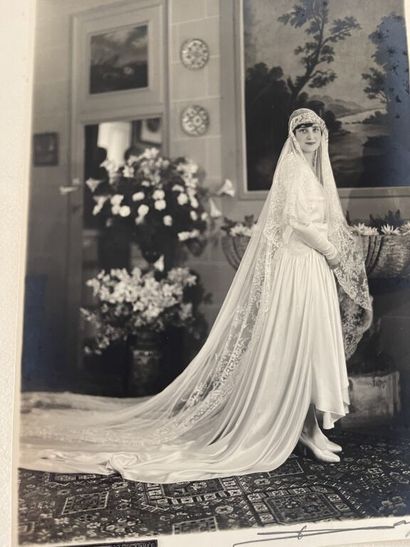 null Voile de mariage confectionné avec une étole de mariage et un large volant,...