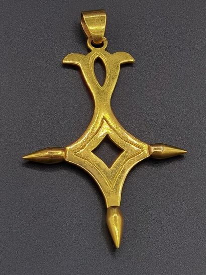 null Southern CROSS in yellow gold (750/1000th), weighing NET : 14,8 g.