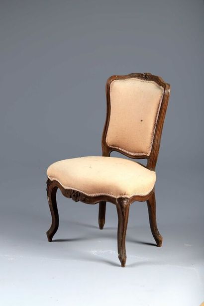 null * Chair with violin back in cabriolet in molded and carved wood with decoration...