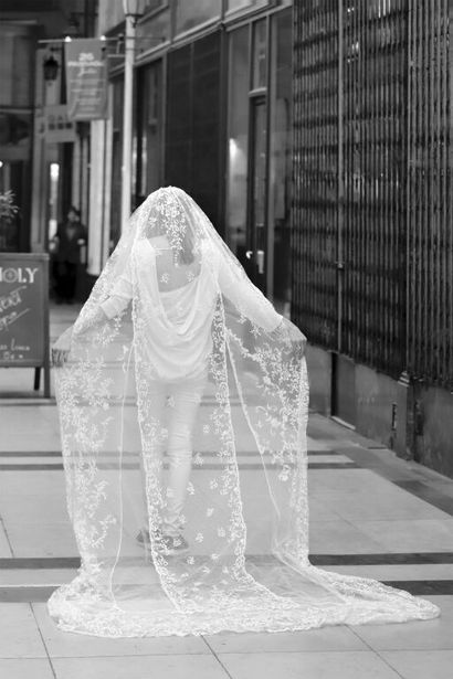 null Wedding veil made with a wedding stole and a large flounce, applied from England,...