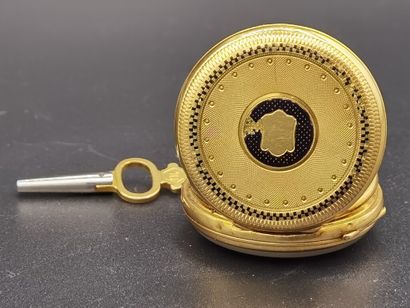 null Yellow gold (750/1000th) pocket watch, white enamelled dial, black painted Roman...