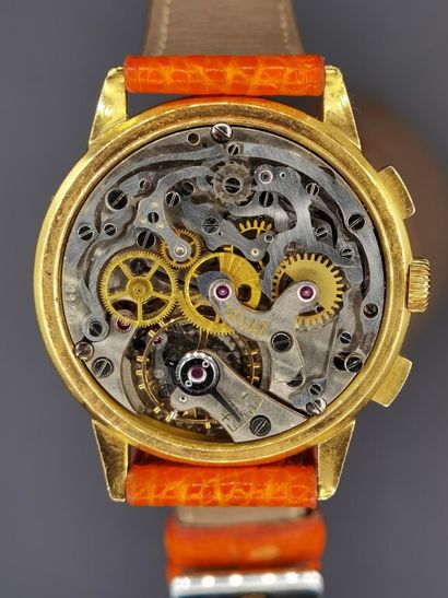 null JAEGER. Circa 1940. Yellow gold CHRONOGRAPH-BRACELET, case with two rectangular...