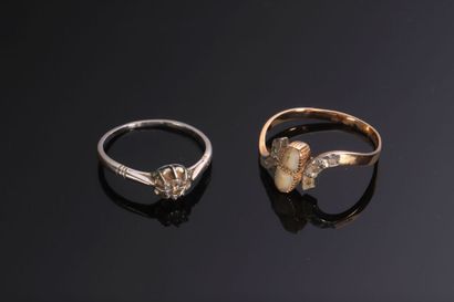 null LOT of two rings, one in 18K yellow gold (750 thousandths) with small diamonds...