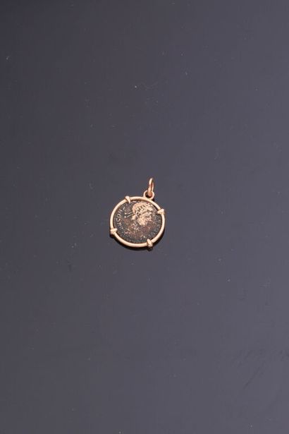 null Greek coin mounted on pink gold 750 mm. Weight : 2 g.