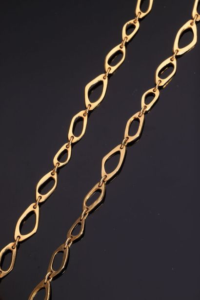 null NECKLACE in yellow gold 18K (750 thousandth) with psychedelic links. 

French...