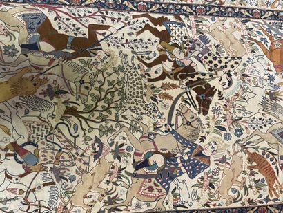 null Wool and silk carpet with polychrome decoration of a hunting scene.

20th century.

Size...