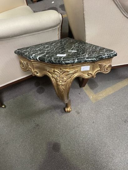 null Lot including : 

- Two consoles, one of which is a gilded wood corner console...