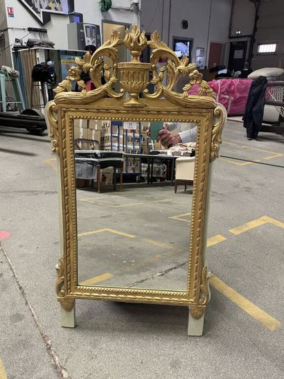 null Rectangular gilded wood mirror trumeau decorated with a frieze of pearls, topped...