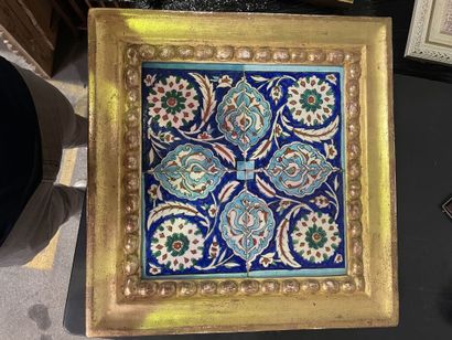 null IZNIK ?

3 framed pieces containing polychrome earthenware tiles with stylized...