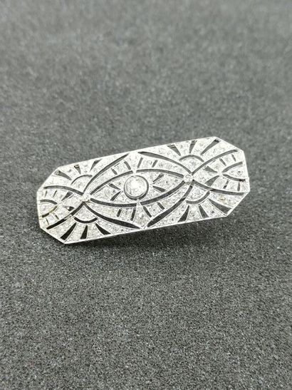 null BROCHE plaque en or gris 750 mm (18K) ajourée, sertie de diamants de taille...