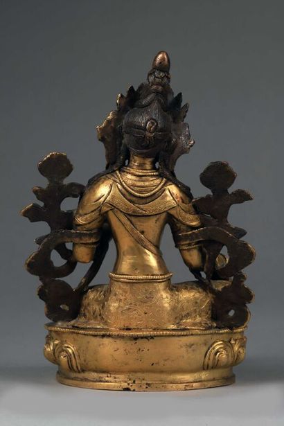 null CHINE, XXe siècle.

Tara en bronze doré, assise en lalitasana sur un socle lotiforme,...