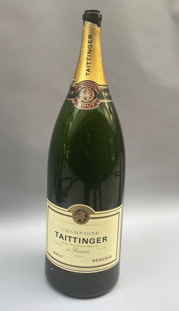 null Taittinger. Souvenir d'un nabuchodonosor (15L) de champagne brut.

Etiquette...