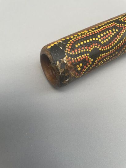null Didgeridoo [Didjeridoo] en tronc d'eucalyptus à décor peint à l'acrylique ou...