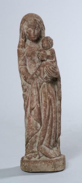 Sculpture en pierre représentant la Vierge...