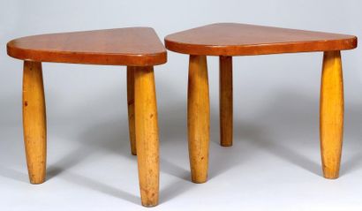 Charlotte PERRIAND (1903-1999) (dans le goût de) Paire de tables basses bouts de...