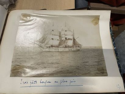 null Album en l'état de photographies , certaines sur papier albuminé vers 1880,...