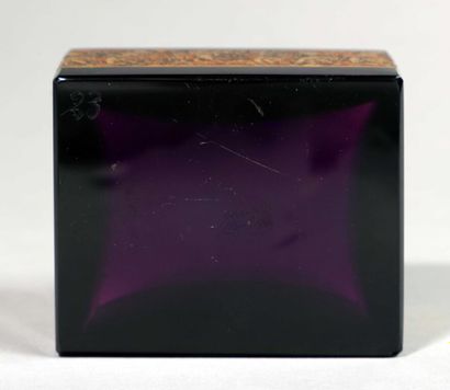 null Ludwig MOSER & SÖHNE.

Boîte rectangulaire en verre teinté violet dans la masse...