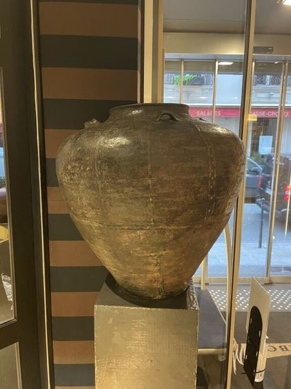null TRAVAIL DU XXe siècle

Important vase globulaire à col resserré en grès à décor...