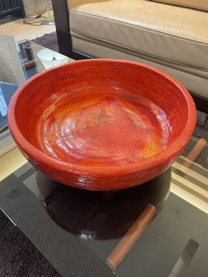 null 
ROBERT and JEAN CLOUTIER (1930)




Large circular bowl on heel in red enamelled...