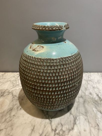 null Jean BESNARD (1889-1958)

Vase ovoïde à col évasé en céramique émaillée bleu...
