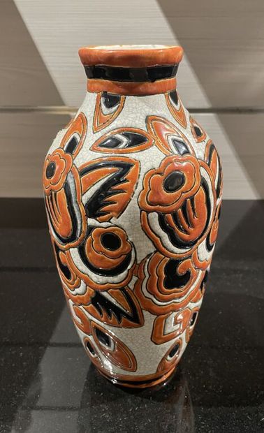  BOCH FRERES LA LOUVIERE 
Vase de forme balustre en céramique émaillée à décor de...