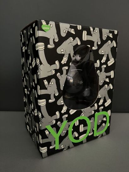 null [James JARVIS] & AMOS.

Yod (Black). 

H. 18 cm. 

In its original box and blister...